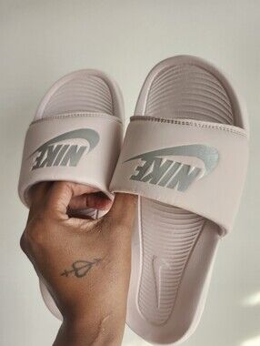 NIKE WOMENS SLIDES